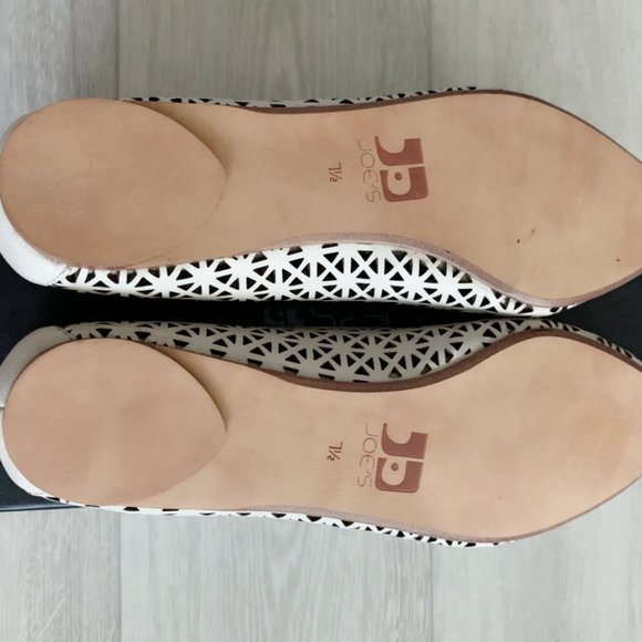 Joe's Jeans Women's Laser Cut Patterned Grey Leather Flats - Picture 4 of 4